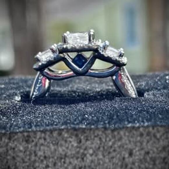 Vera Wang Love Princess Cut 2.33ct Three-Stone Engagement Ring - Picture 5 of 5